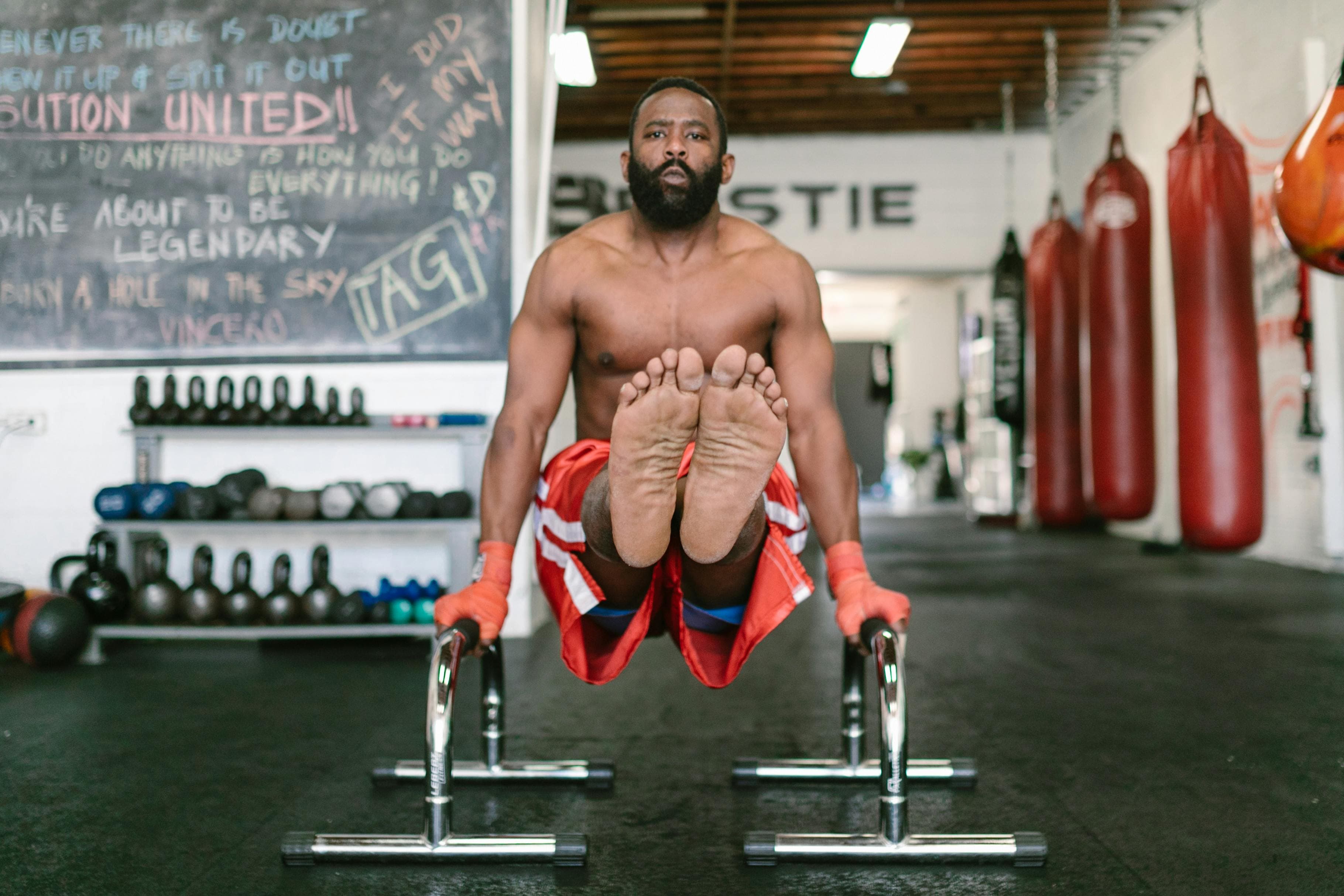 Athlète calisthenics en entraînement